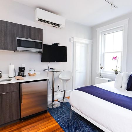 A Stylish Stay W/ A Queen Bed, Heated Floors.. #36 Brookline Exterior foto